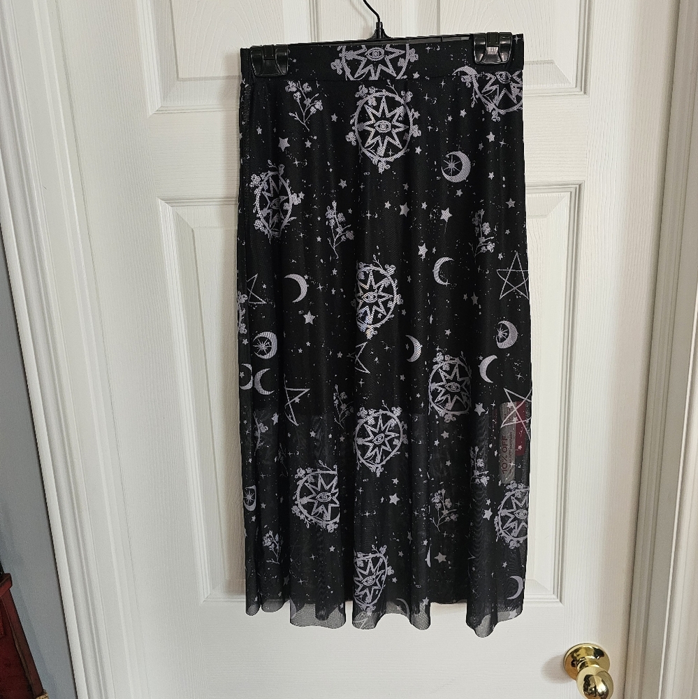 Women's Black and White Starry Skirt - Picture 3 of 8